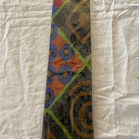 New Vintage 1980’s Maga Bright Abstract 100% Silk Tie Made in Italy - Picture 5 of 5